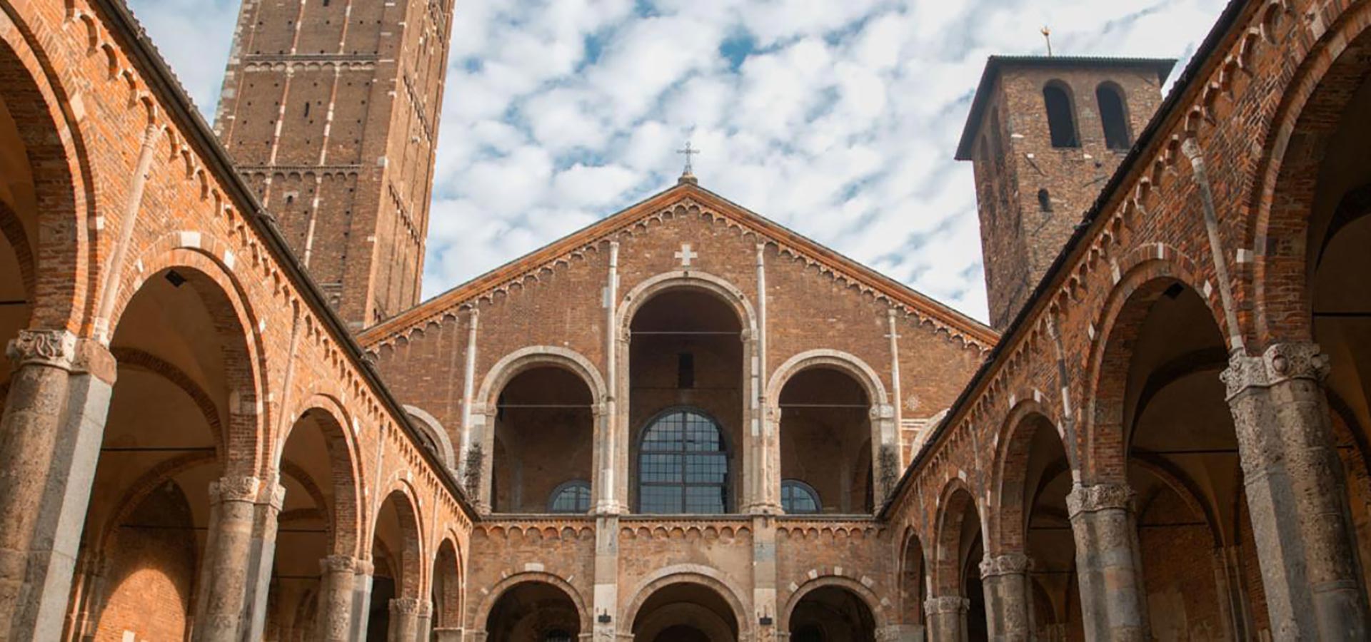 Foto della basilica di Sant'Ambrogio a Milano